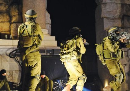 اعتقالات ومداهمات بالضفة والاحتلال يعلن مقتل أحد جنوده في جنين