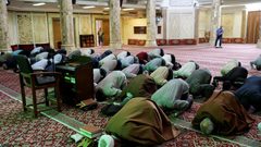 إيران تعيد فتح جميع المساجد اليوم