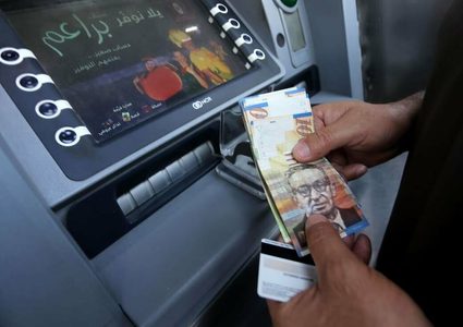 لجنة الانتخابات المركزية تتبرع براتب يومين لصندوق "وقفة عز"