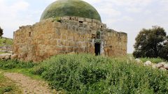 قوات الاحتلال تقتحم مقام النبي صالح في الخليل