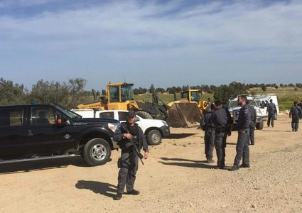 قوات الاحتلال تهدم خياما لعائلات بدوية في الطيبة شرق رام الله