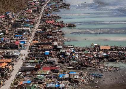 الفلبين تجلي 200 ألف شخص بسبب إعصار فونجفونج