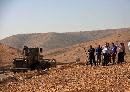 قوات الاحتلال تستولي على 3 خيام شمال أريحا