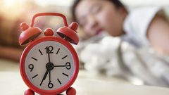 لماذا لا يجب على الأهل إيقاظ أبنائهم المراهقين ؟