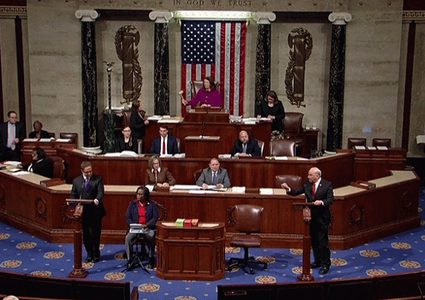 النواب الأمريكي يقر حزمة بـ3 تريليونات لمواجهة كورونا