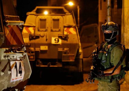 الاحتلال يعتقل سيدة وابنتها بعد مداهمته بلدة يعبد