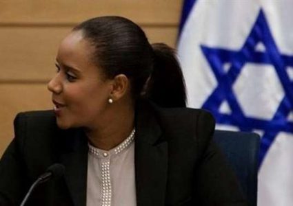 غانتس يعين وزيرة في منصب الهجرة والاستيعاب