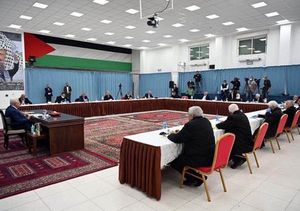 التنفيذية تدعم خطوات الحكومة لحماية البنوك ورعاية الأسرى والشهداء