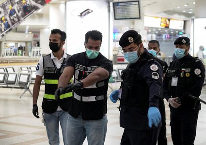 الكويت: منح المسافرين شهادة "خلو من كورونا" بعد اجراء الفحص لهم