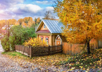 الروس يلجأون إلى المنازل الريفية هروبا من كورونا