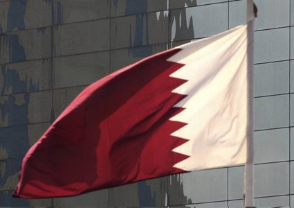 قطر تلزم السكان بوضع الكمامات الواقية