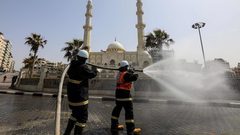 فتح المساجد بغزة تدريجيًا لأداء صلاتي الجمعة وعيد الفطر فقط