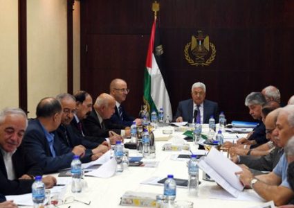 الأحمد: القيادة الفلسطينية ستعقد اجتماعاً غدًا لمناقشة عدة ملفات