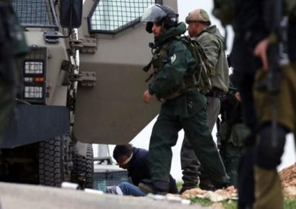 الاحتلال يعتقل اسير محرر ويهدم سقيفة في بيت لحم