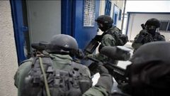 قوات القمع تقتحم قسم 3 بسجن عسقلان وتنكل بالاسرى