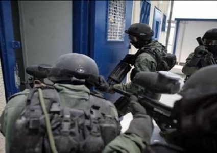 قوات القمع تقتحم قسم 3 بسجن عسقلان وتنكل بالاسرى