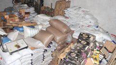 الخليل: اغلاق مستودع مواد غذائية منتهية الصلاحية