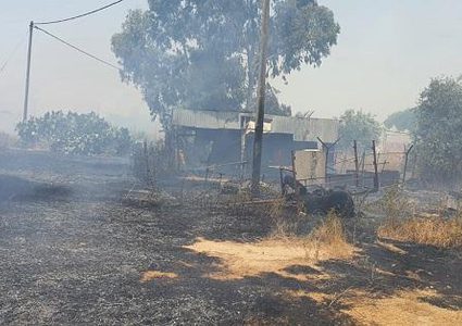 إخلاء منازل إثر اندلاع حريق بفعل الحر الشديد في رهط