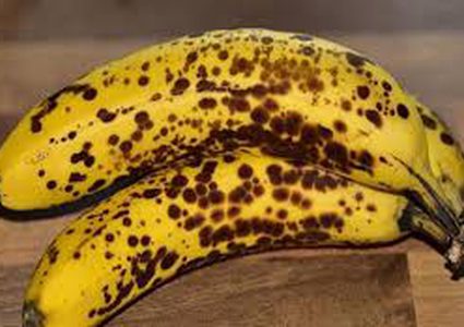 فوائد الموز بالقشر الأسود لا تعد ولا تحصى