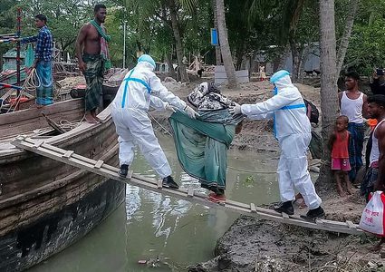 22 قتيلا دمار هائل جراء إعصار ضرب بنغلادش والهند