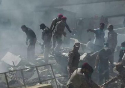 ارتفاع حصيلة قتلى الطائرة الباكستانية إلى 97