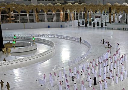 السعودية تعلن إقامة صلاة العيد في الحرمين غدا دون مصلين