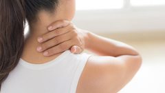 أطباء: آلام الرقبة علامة نادرة على المعاناة من مضاعفات كوفيد-19