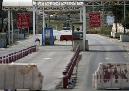 الاحتلال يغلق حاجز "بيت ايل" شمال البيرة للخارجين من المحافظة