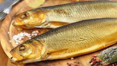 7 أعراض للتسمم الغذائي عقب تناول الفسيخ.. تعرف عليها!