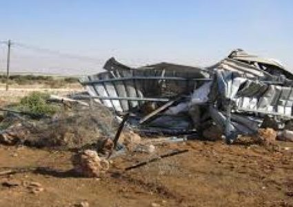 الاحتلال يهدم "بركسا" لتربية الماشية وخيمة شرق بيت لحم