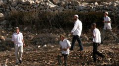 مستوطنون يحرقون 30 دونما زراعيا بمسافر يطا جنوب الخليل