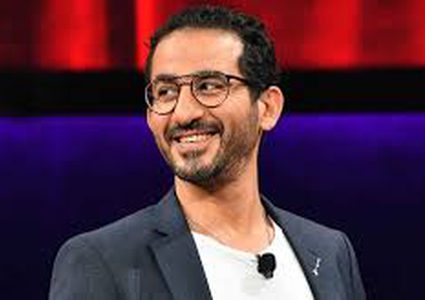 أحمد حلمي يحضر طعام العيد في حديقة منزله