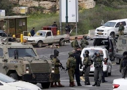 إصابة شابين برصاص مستوطنين في قرية المغير شمال رام الله