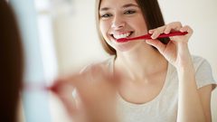 عادات خاطئة قد تدمر الأسنان