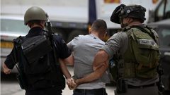 قوات الاحتلال تعتقل شابين من طولكرم