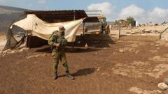 إخطارات بهدم ثلاث خيم سكنية بمسافر يطا