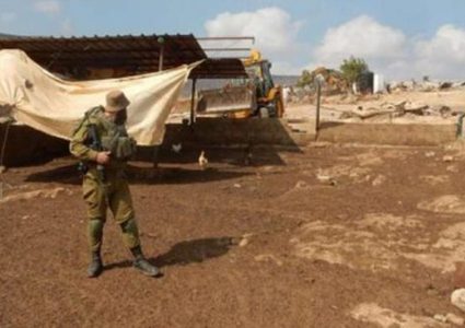 إخطارات بهدم ثلاث خيم سكنية بمسافر يطا