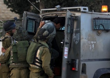 قوات الاحتلال تعتقل 3 مواطنين من طولكرم
