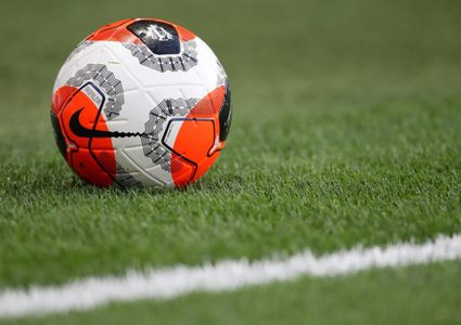 دولة أوروبية جديدة تعلن استئناف دوري كرة القدم