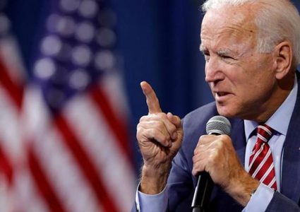 بايدن يهاجم ترامب ويصفه بالأحمق