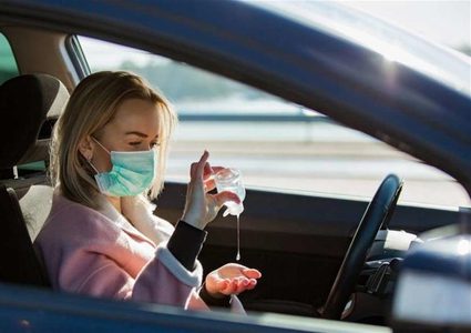 هل يمكن أن ينفجر معقم اليدين في السيارة ؟