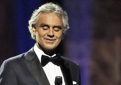 مغني الأوبرا أندريا بوتشيلي يتبرع بالبلازما بعد الشفاء من كورونا