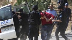 بيت لحم: الشرطة تلقي القبض على مواطن هدد زوجته وأطفاله بالقتل