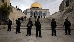الاحتلال يسلم أسيرا محررا قرارا بالإبعاد عن القدس