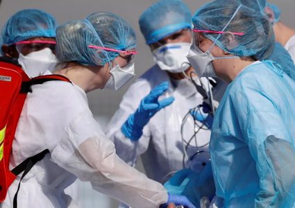 تسجيل 324 وفاة جديدة بفيروس كورونا في بريطانيا