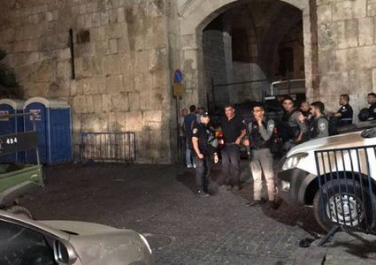 قوات الاحتلال تعدم شابا من ذوي الاحتياجات الخاصة قرب باب الاسباط