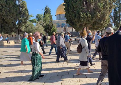 75 مستوطنا يقتحمون الأقصى عقب فتحه