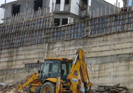 بلدية الاحتلال تخطر بهدم وإخلاء منشآت صناعية في منطقة واد الجوز