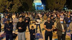 الآلاف يؤدون صلاة الفجر في المسجد الأقصى