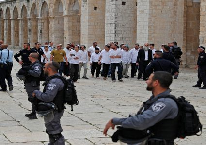 233 مستوطنا يقتحمون ساحات الأقصى